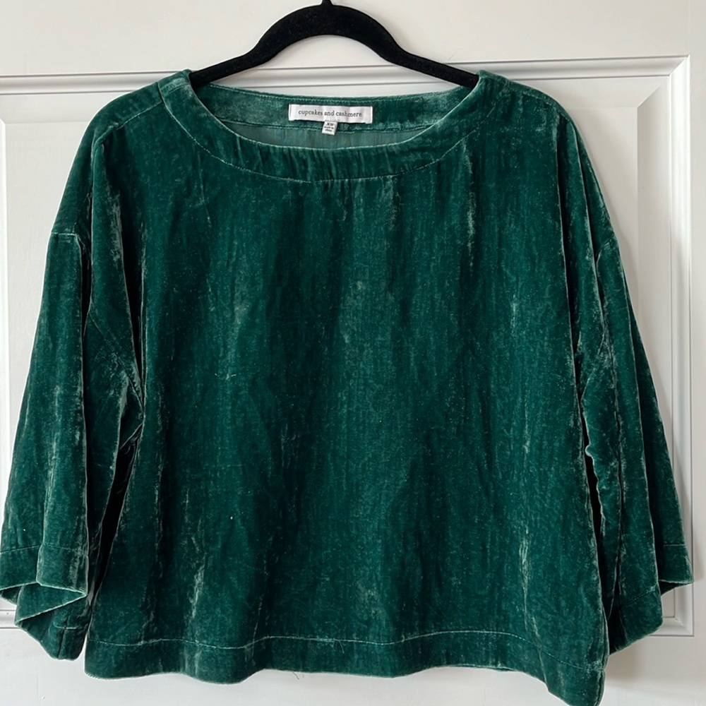 Green cropped shirt, Cupcakes and Cashmere size xs